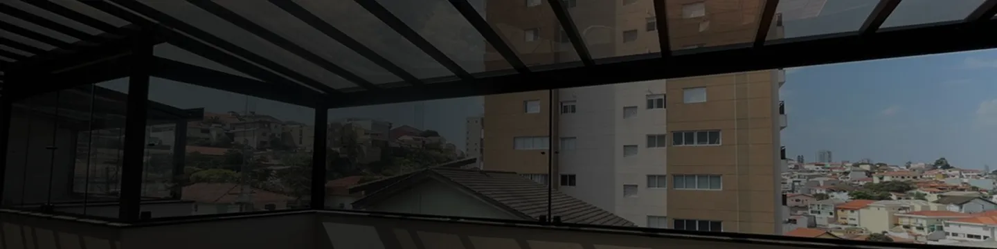 Fechamento em vidro instalado em área gourmet