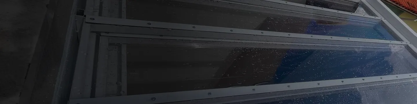 Toldo retrátil instalado em varanda residencial