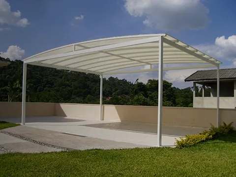 Cobertura Suntoldos instalada em área externa