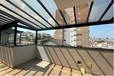 Cobertura retrátil de vidro em varanda
